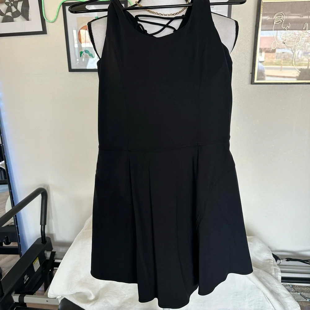 Active dress with shorts - Picture 1 of 4